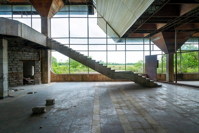 Ám ảnh sân bay 'ma' hoang vắng suốt 25 năm sau cuộc chiến Gruzia ảnh 3