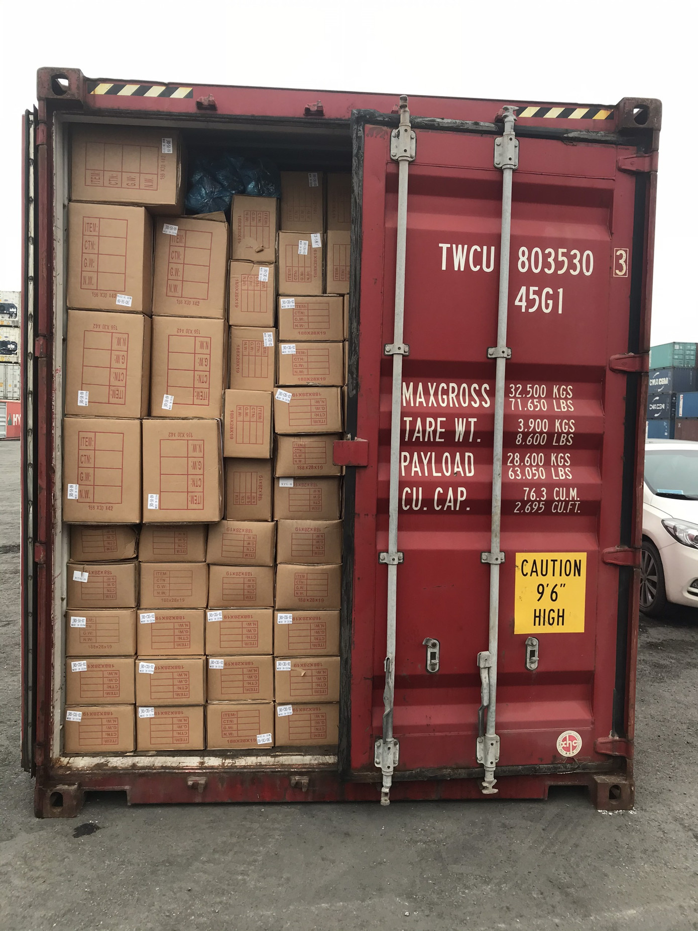 Cận cảnh container phụ kiện ô tô Trung Quốc không khai báo hải quan ảnh 2