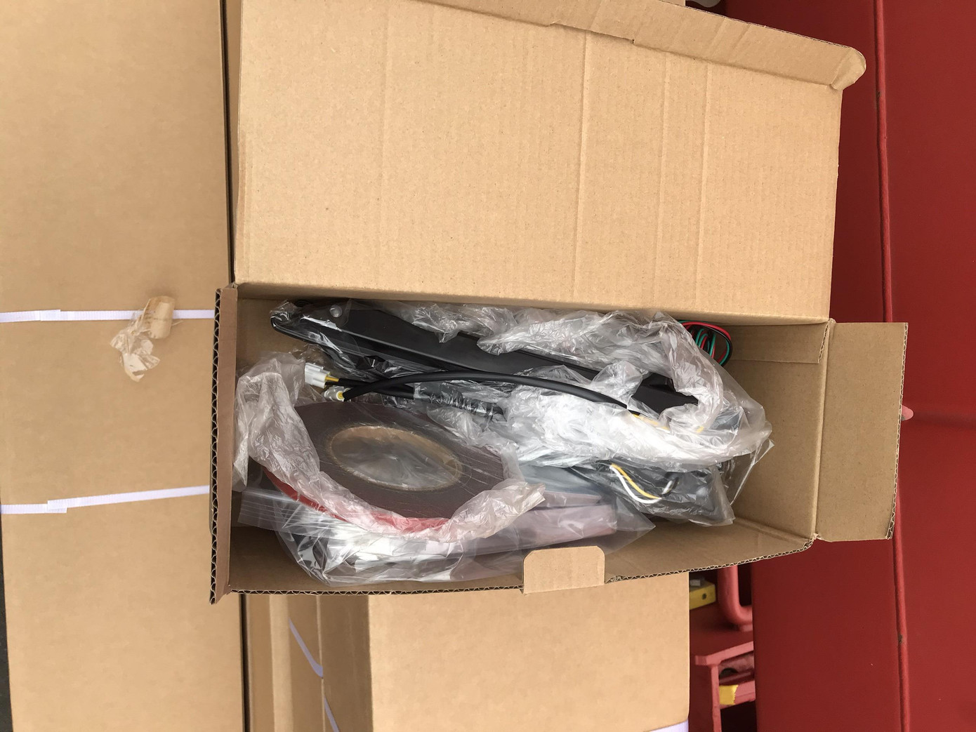 Cận cảnh container phụ kiện ô tô Trung Quốc không khai báo hải quan ảnh 3