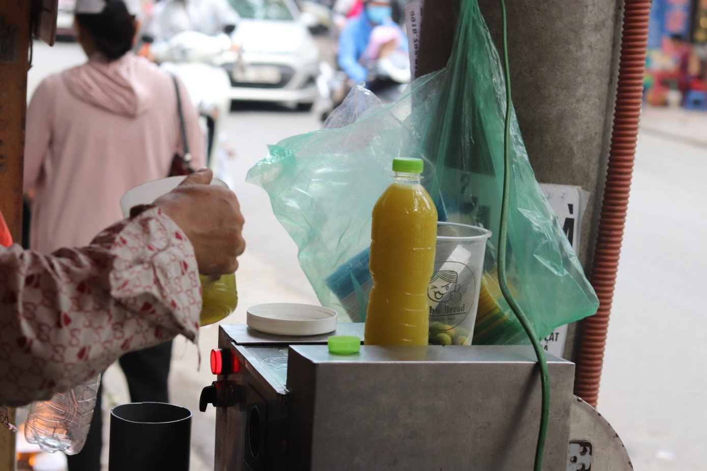 Kiếm bạc triệu mỗi ngày nhờ mía đá vỉa hè ảnh 6