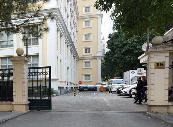 Cục trưởng Cục Quản lý, giám sát bảo hiểm ngã cầu thang, tử vong tại trụ sở ảnh 1