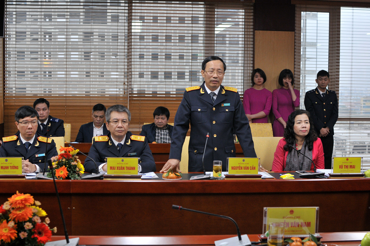 Loại khỏi bộ máy những cán bộ tha hóa, biến chất, tiếp tay cho buôn lậu ảnh 1