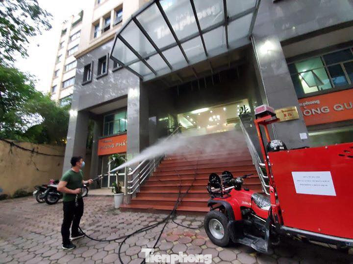Đoàn Thanh niên Báo Tiền phong vệ sinh công sở phòng chống dịch Covid-19 ảnh 14