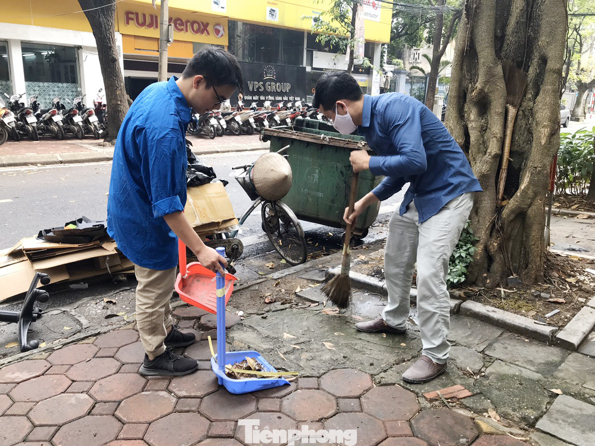 Đoàn Thanh niên Báo Tiền phong vệ sinh công sở phòng chống dịch Covid-19 ảnh 12