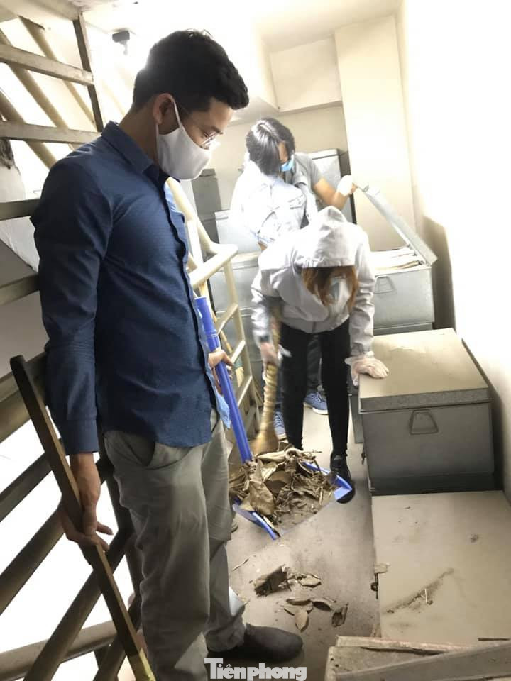 Đoàn Thanh niên Báo Tiền phong vệ sinh công sở phòng chống dịch Covid-19 ảnh 9