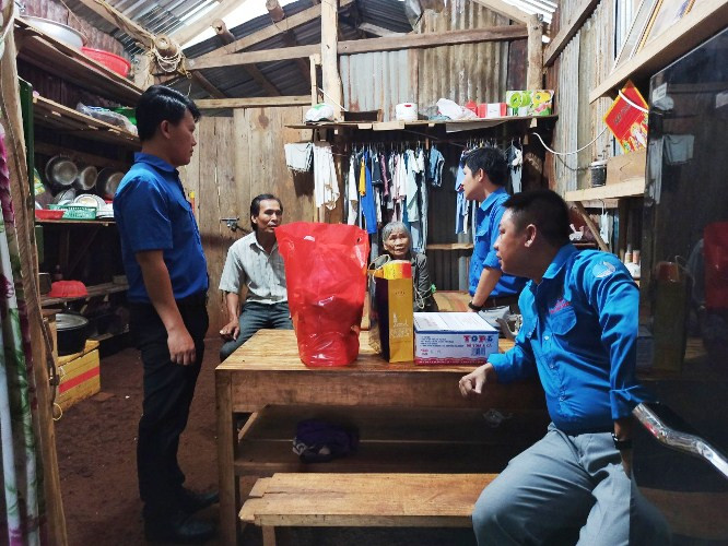 Áo xanh tình nguyện ‘tiếp sức’ vùng biên Bình Phước ảnh 2