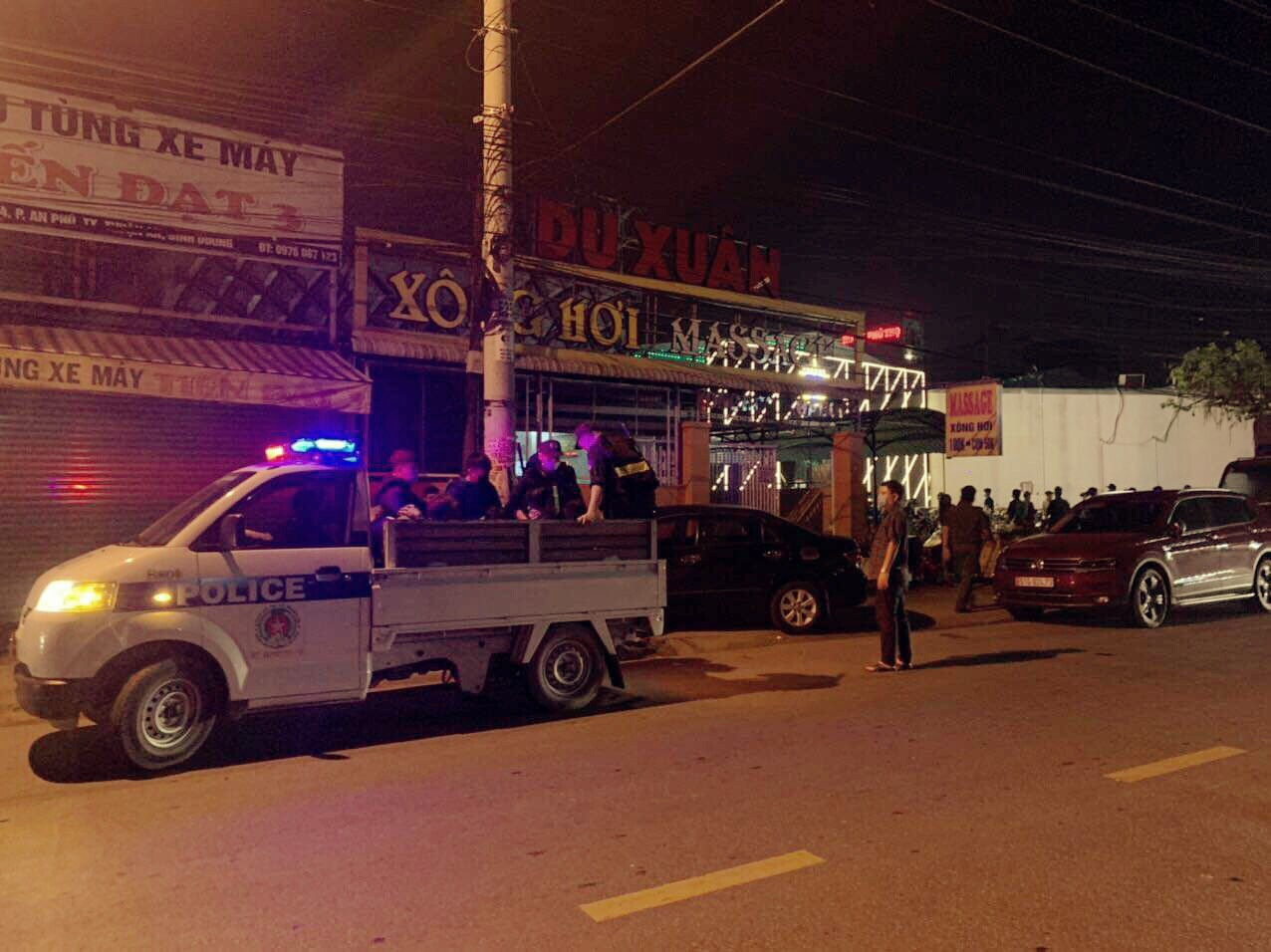 Hàng chục nam, nữ phê ma túy trong quán bar ở Bình Dương ảnh 2