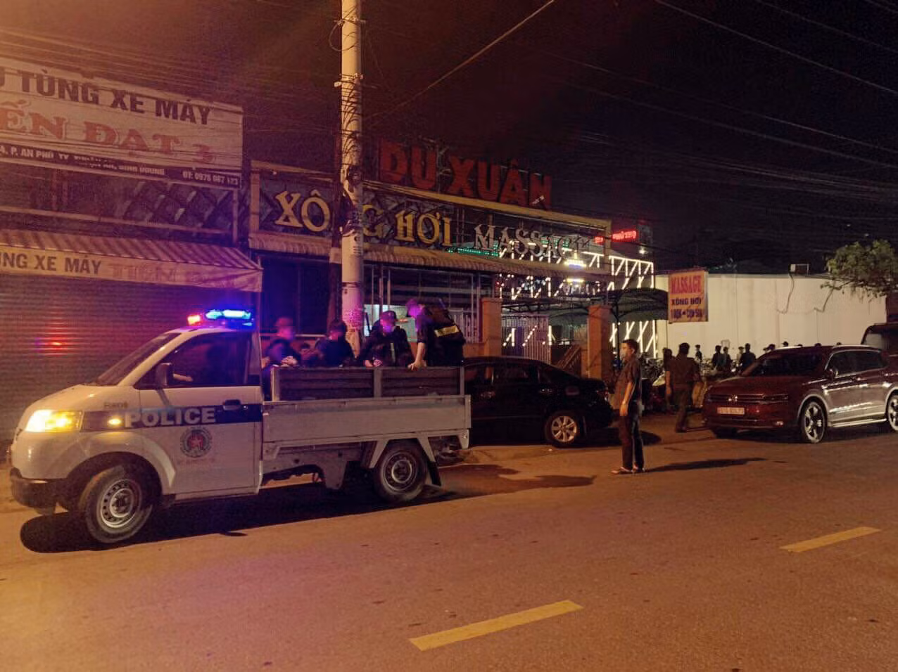 Hàng chục nam, nữ phê ma túy trong quán bar ở Bình Dương ảnh 2