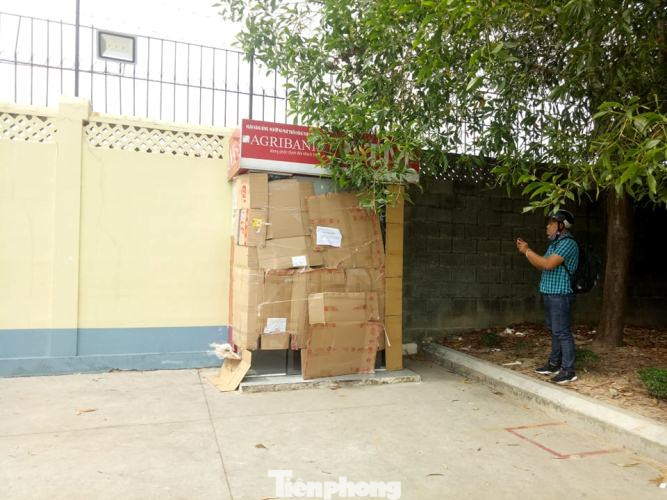 Trụ ATM gần trụ sở công an ở Bình Dương bị trộm đập phá ảnh 1