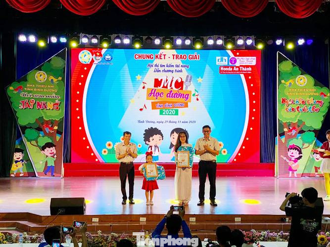 Trao giải ‘MC học đường’ cuộc thi tìm kiếm tài năng trẻ ảnh 1