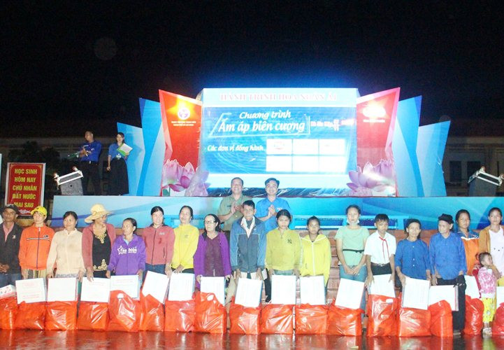 Áo xanh tình nguyện ‘tiếp sức’ vùng biên Bình Phước ảnh 4