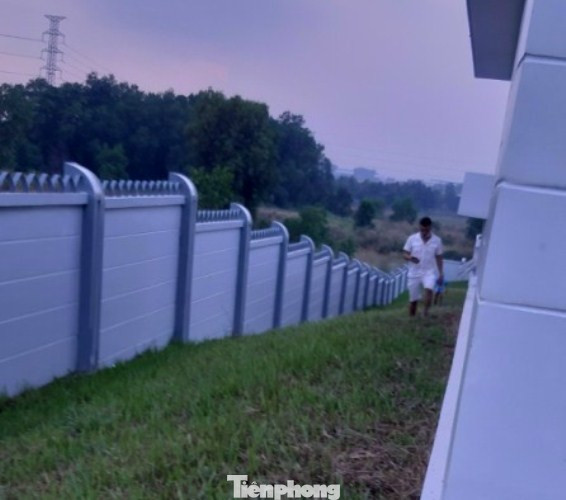 Leo rào bán hàng cho người về từ vùng dịch COVID-19 ảnh 2