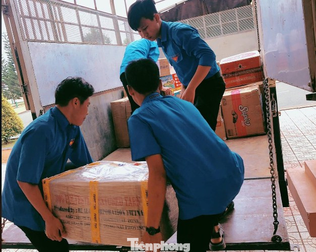 Tuổi trẻ Bình Dương, Bình Phước trao hàng tỷ đồng để dân khắc phục sau thiên tai ảnh 4