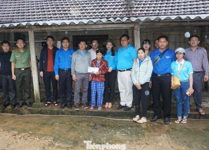 Tuổi trẻ Bình Dương, Bình Phước trao hàng tỷ đồng để dân khắc phục sau thiên tai ảnh 1