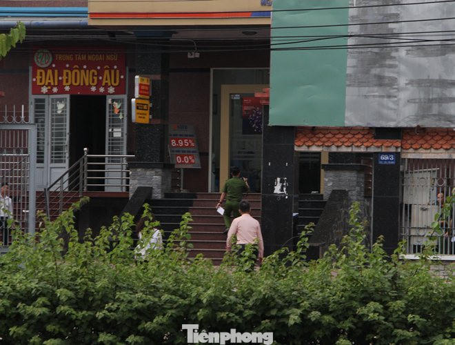 Một đối tượng nghi dùng súng cướp ngân hàng ở Bình Dương ảnh 2