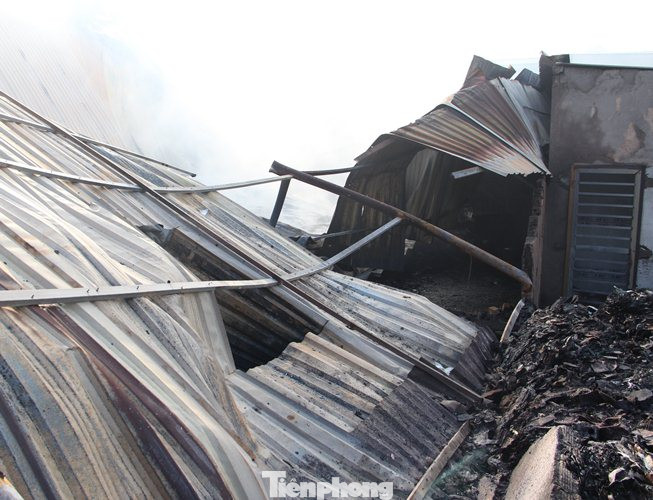 ‘Bà hoả’ thiêu rụi kho phế liệu và hai quán cà phê ảnh 4