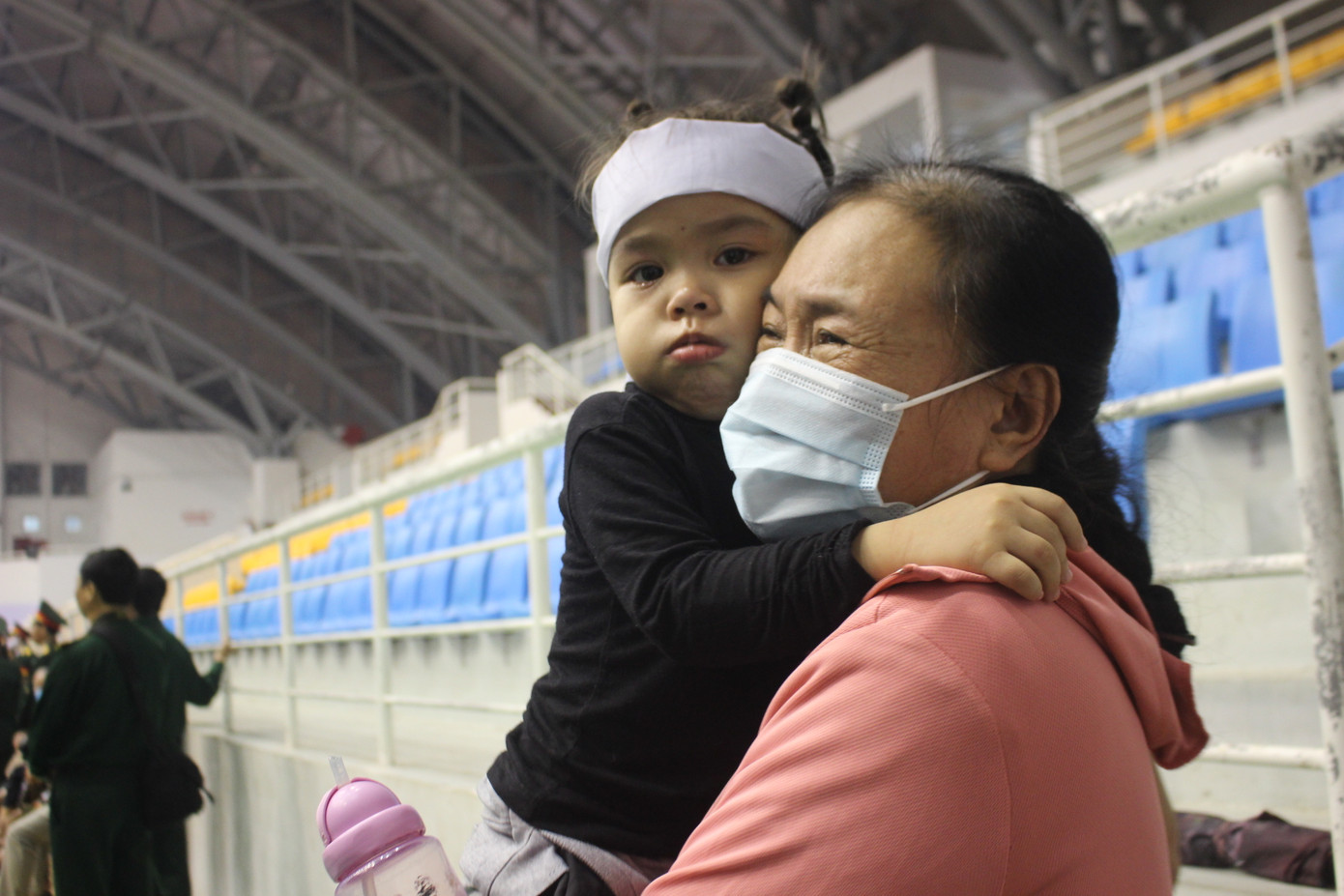 Nhói lòng cảnh thân nhân 22 chiến sĩ hy sinh ở Quảng Trị gọi tên con trong nước mắt ảnh 7