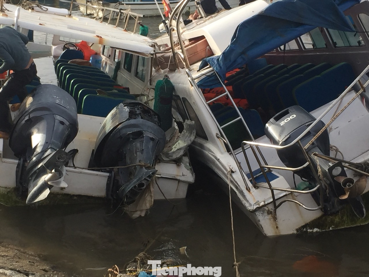 Ngân hàng Agribank ở huyện đảo Lý Sơn hỗ trợ người dân sau bão số 9 ảnh 1