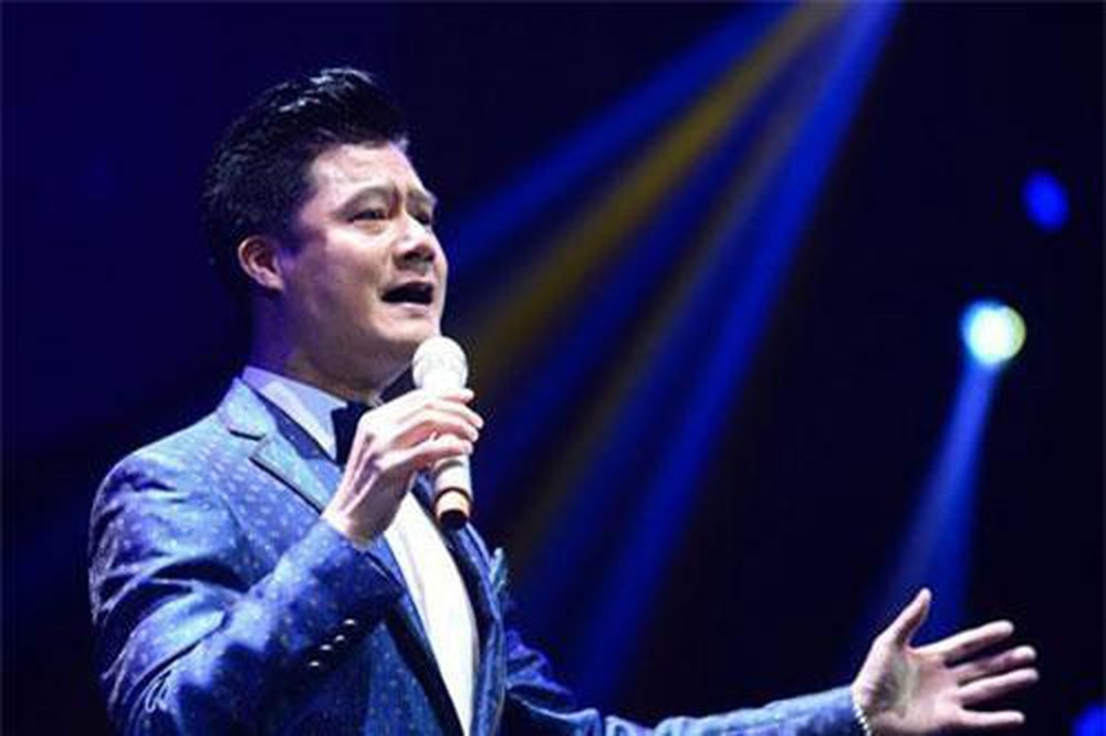 Showbiz 30/10: Quang Dũng quyên góp được hơn 2 tỷ đồng ủng hộ đồng bào miền Trung ảnh 1