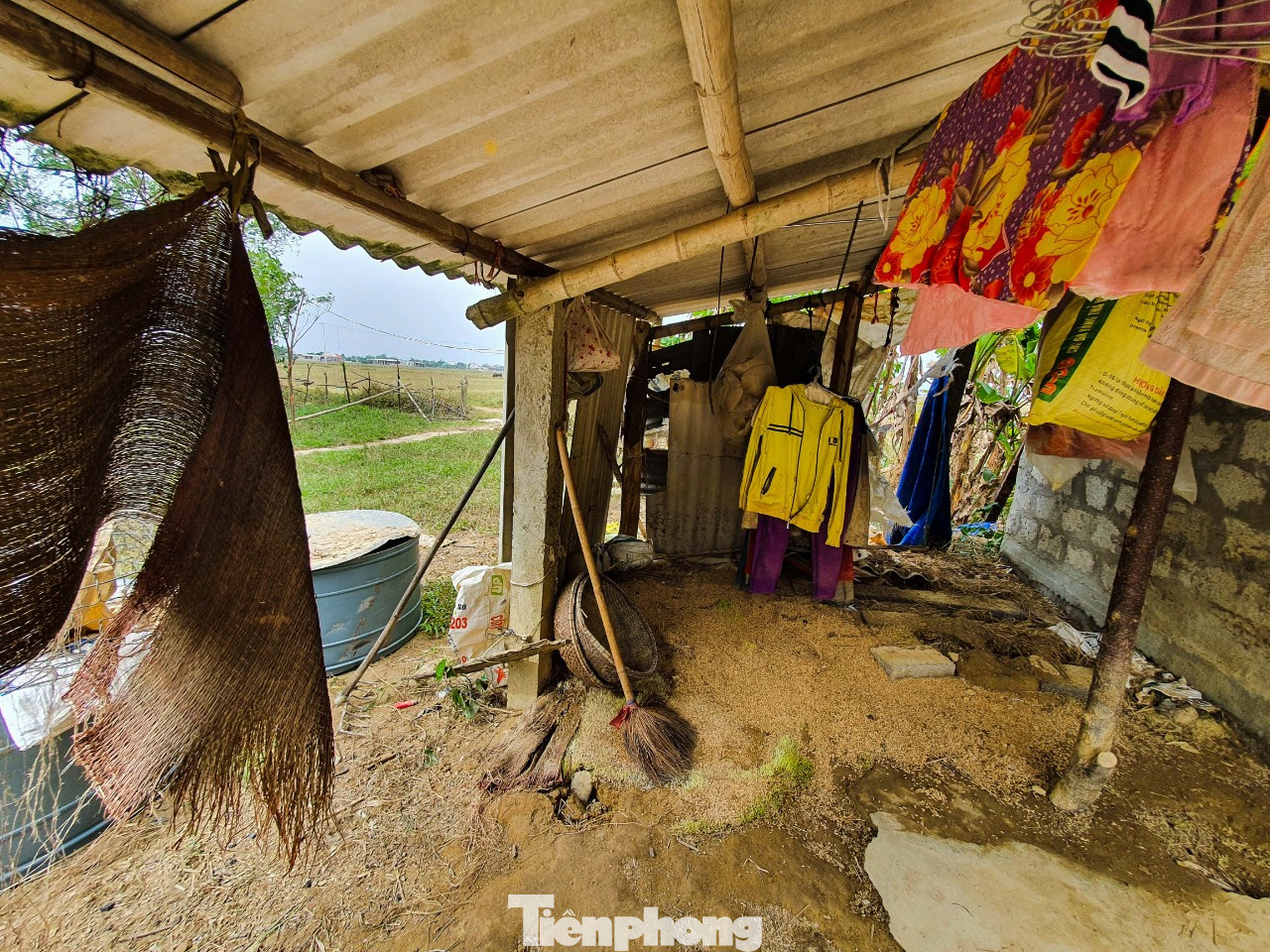 Nổi trôi những phận đời sau bão lũ ảnh 6