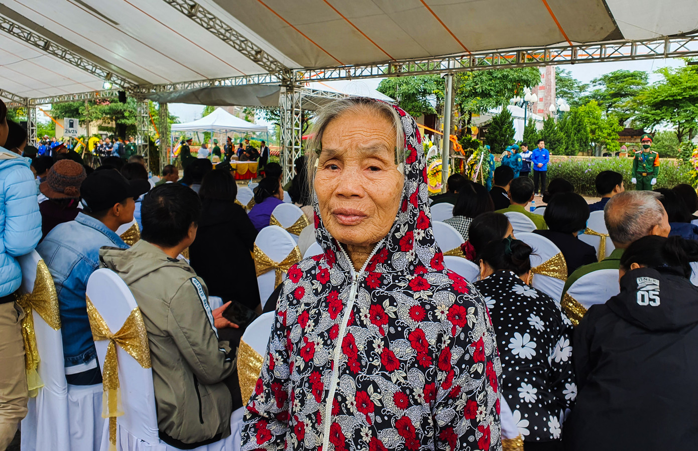 Xúc động hình ảnh người dân đẩy xe lăn đến viếng Thiếu tướng Nguyễn Hữu Hùng ảnh 5