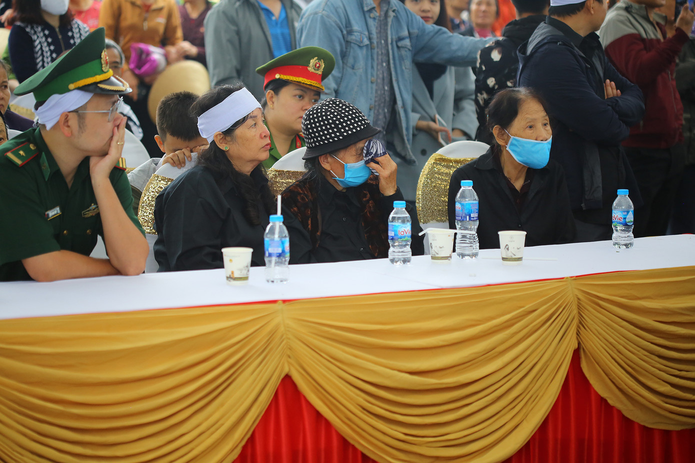 Ngày lễ 20/10 đầy nước mắt của mẹ và vợ Thiếu tướng Hùng ảnh 2