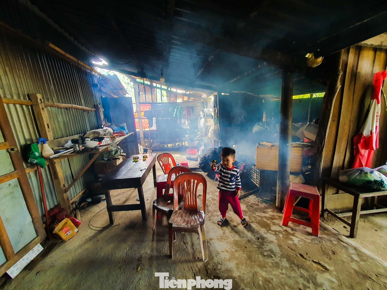 Nổi trôi những phận đời sau bão lũ ảnh 1