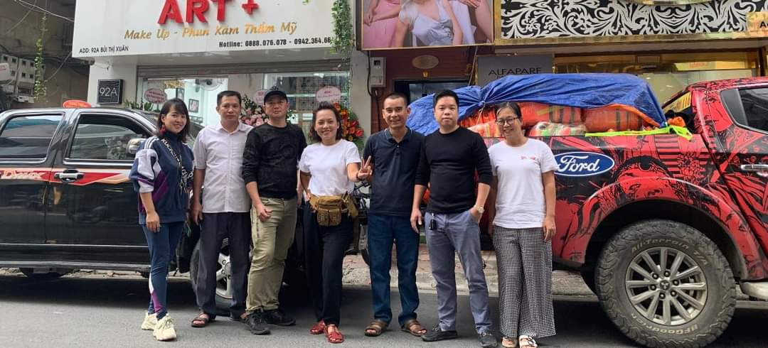 Thủy Tiên và những người đẹp nhân ái toả sáng dịp 20/10 ảnh 3