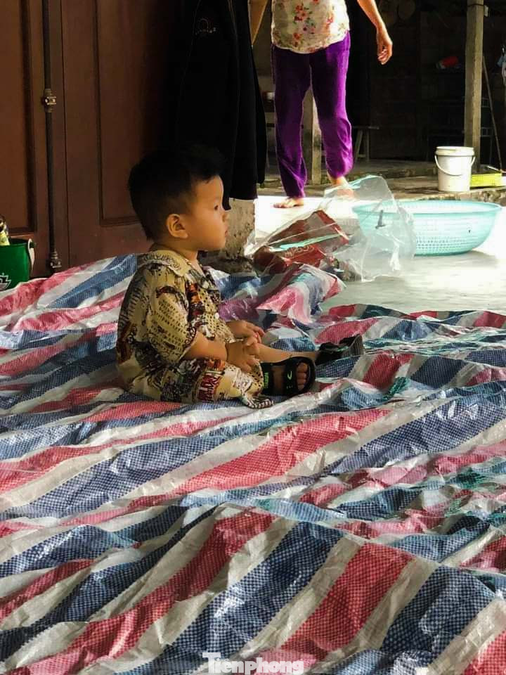 Người dân Quảng Trị mòn mỏi chờ lũ rút để được nấu cơm ảnh 14