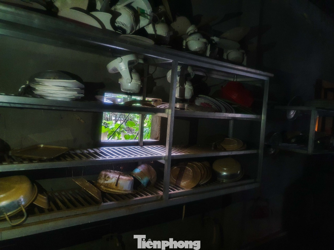 Người dân Quảng Trị mòn mỏi chờ lũ rút để được nấu cơm ảnh 11