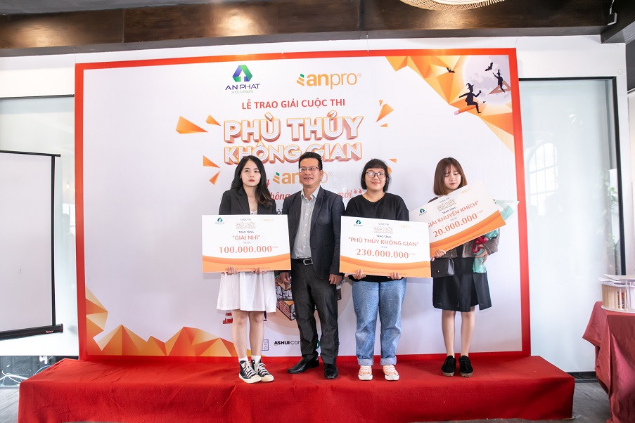 'Phù thủy không gian' ẵm 230 triệu giải đặc biệt ảnh 1