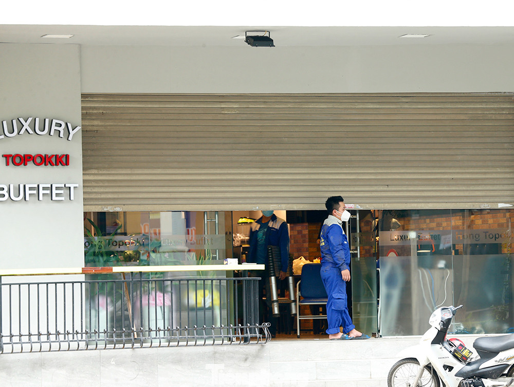 Giới kinh doanh tranh thủ sửa sang hàng quán trong đợt 'cách ly xã hội' ảnh 8