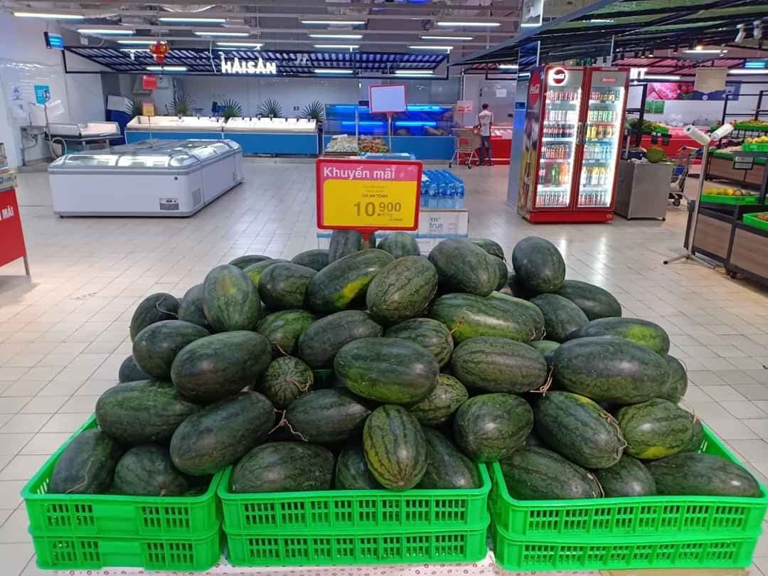 Siêu thị vắng khách, tiểu thương 'chợ cóc' ế ẩm sau 2 ngày cách ly ảnh 14