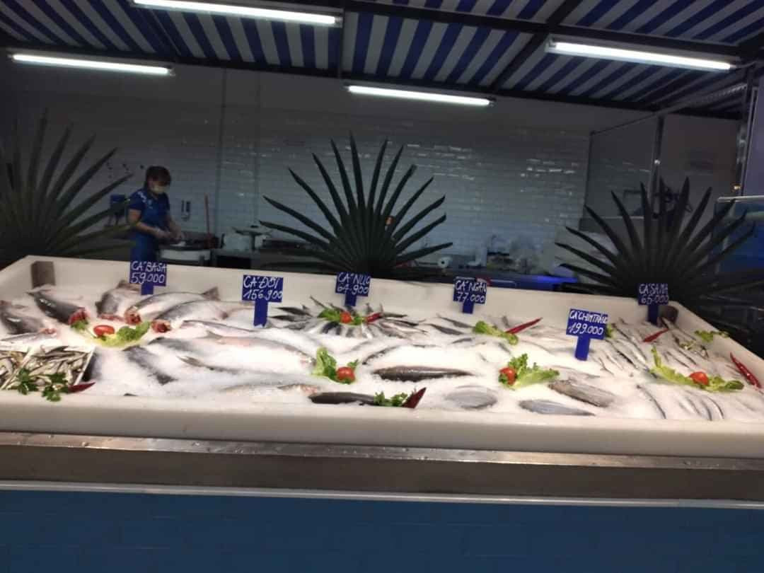 Siêu thị vắng khách, tiểu thương 'chợ cóc' ế ẩm sau 2 ngày cách ly ảnh 13