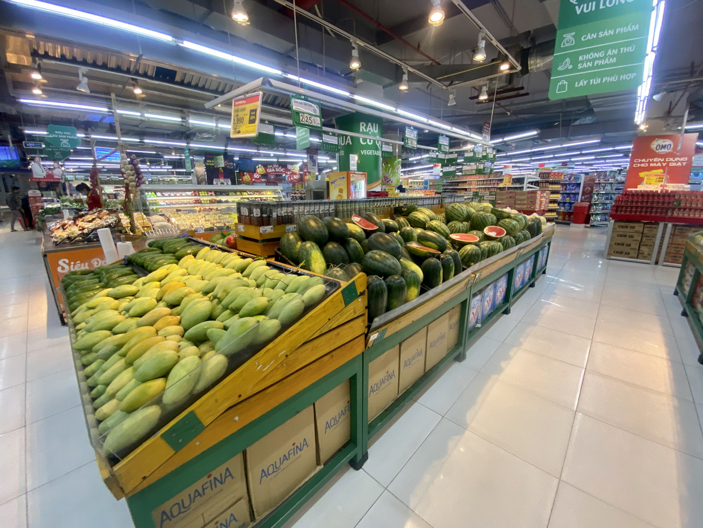 Siêu thị vắng khách, tiểu thương 'chợ cóc' ế ẩm sau 2 ngày cách ly ảnh 8