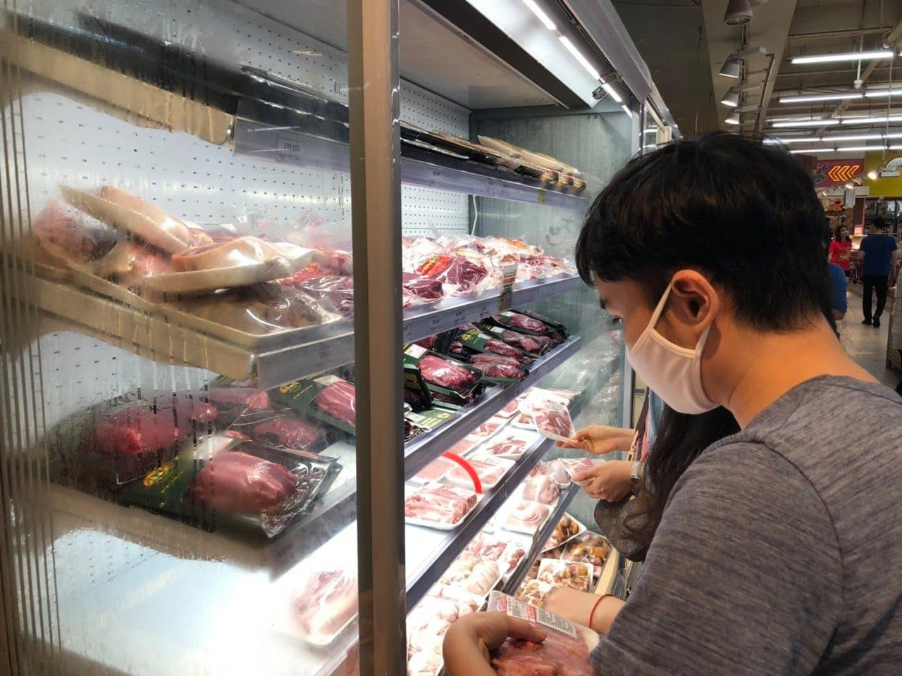 Thịt lợn nhập khẩu có mặt tại siêu thị lớn, sức mua hạn chế ảnh 6