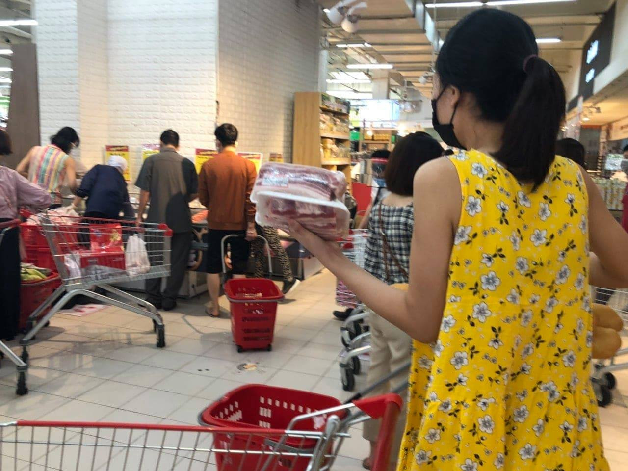 Thịt lợn nhập khẩu có mặt tại siêu thị lớn, sức mua hạn chế ảnh 3