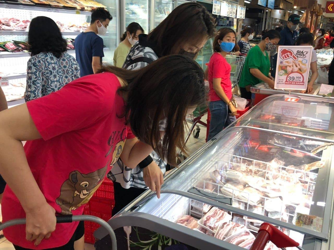 Thịt lợn nhập khẩu có mặt tại siêu thị lớn, sức mua hạn chế ảnh 2