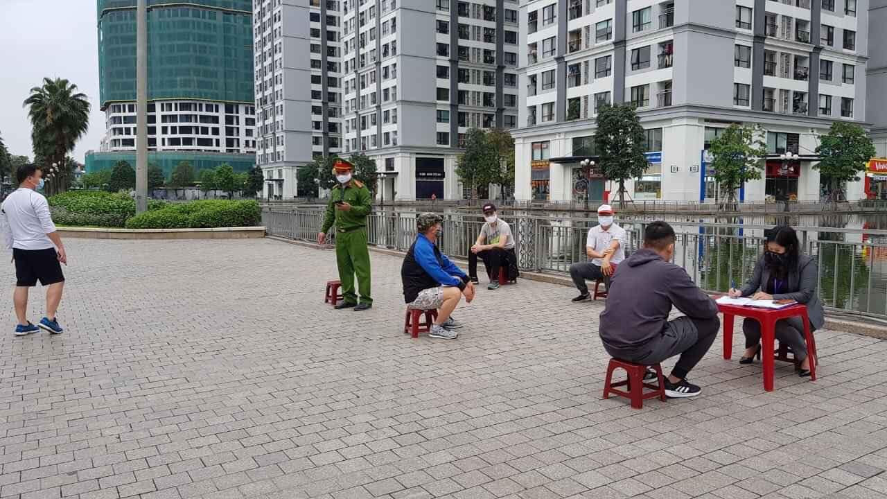 Cư dân chung cư bị xử phạt vì tập thể dục đông người giữa mùa dịch ảnh 3