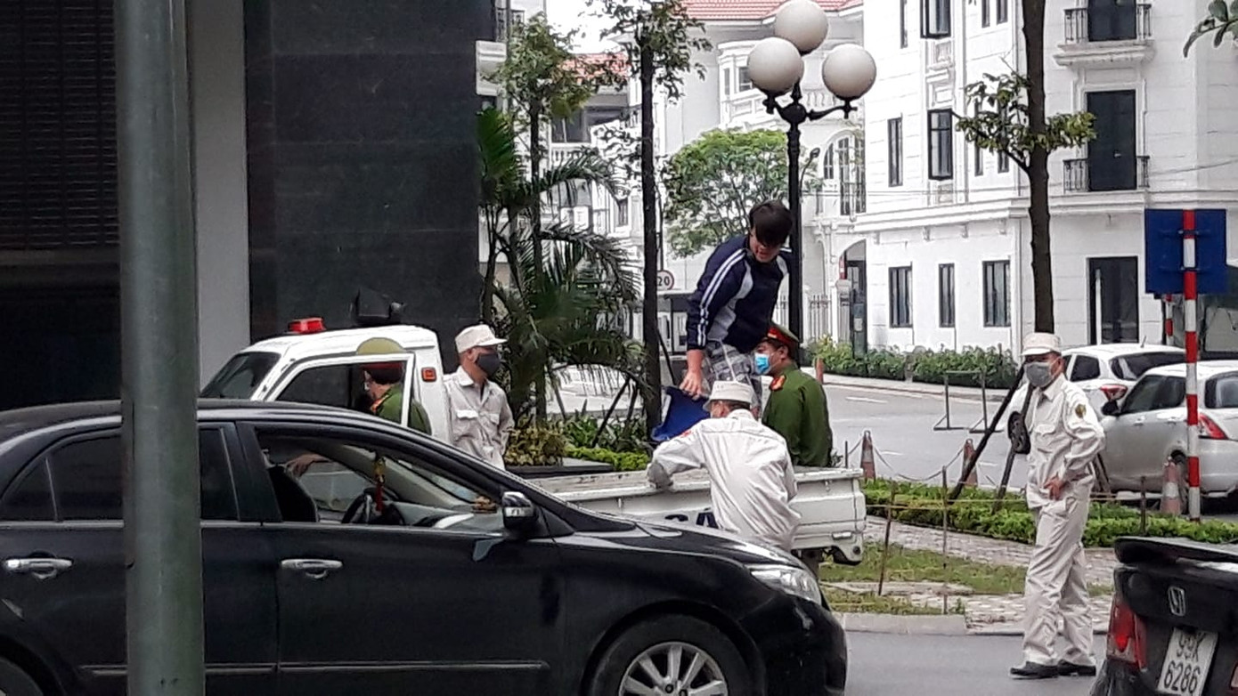 Cư dân chung cư bị xử phạt vì tập thể dục đông người giữa mùa dịch ảnh 1