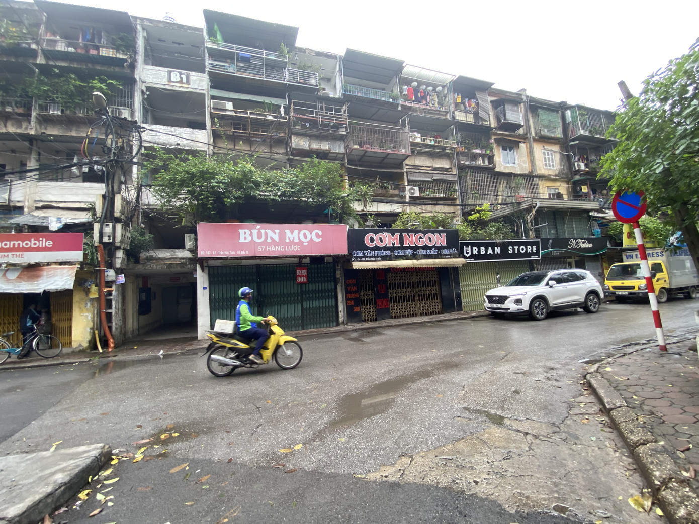 Dừng cách ly xã hội, hàng quán Hà Nội 'không vội' mở cửa trở lại ảnh 3