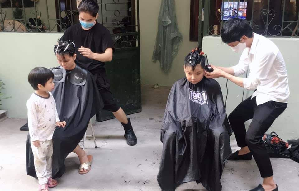 Salon đóng cửa, thợ tóc vẫn 'đè đầu' kiếm tiền triệu nhờ đâu? ảnh 3