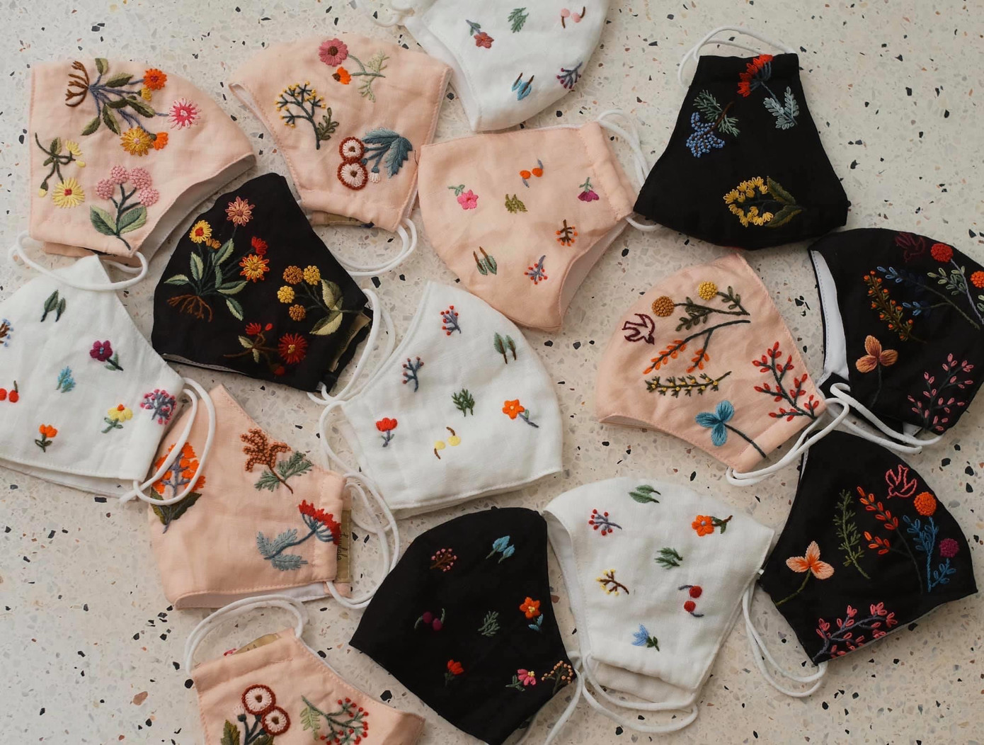 Khẩu trang thêu lên ngôi trong mùa dịch COVID-19 ảnh 3