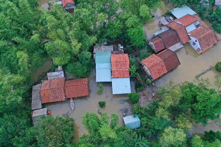 Hành trình 30 ngày băng rừng, lội lũ đồng hành cùng bà con miền Trung ảnh 2