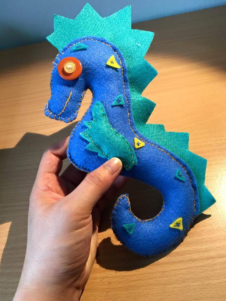 Mẹ Việt ở Anh làm 'thế giới đồ chơi handmade' sinh động cho con ảnh 10