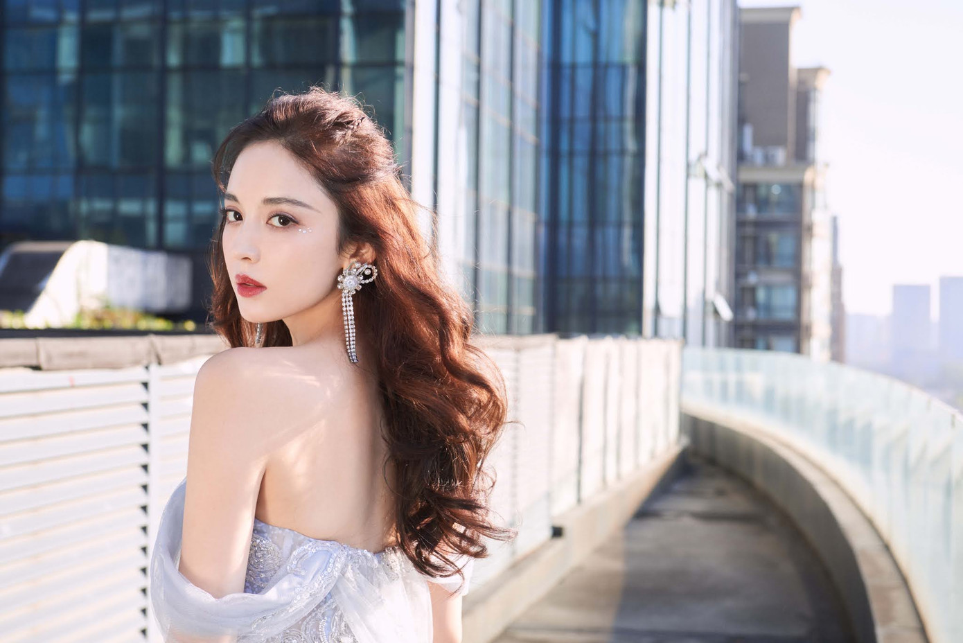 Nhan sắc kiều diễm của mỹ nhân Tân Cương 'đốn tim' phái mạnh ảnh 1