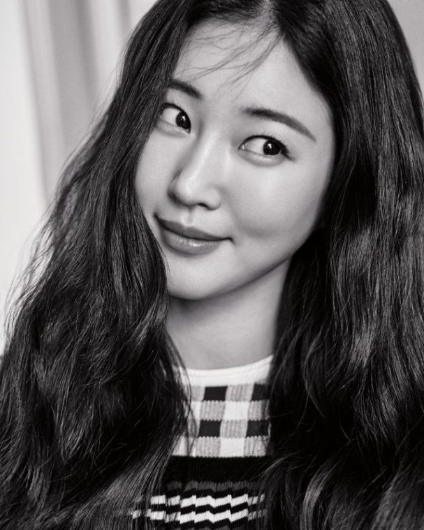 Hoa hậu Hàn Quốc khoe chân thon với váy xẻ cao táo bạo ảnh 9