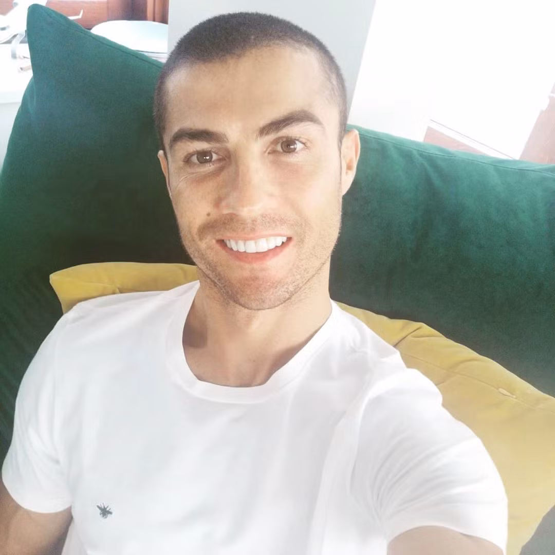 Nhan sắc 'gái một con' nóng bỏng của bạn gái Ronaldo ảnh 10