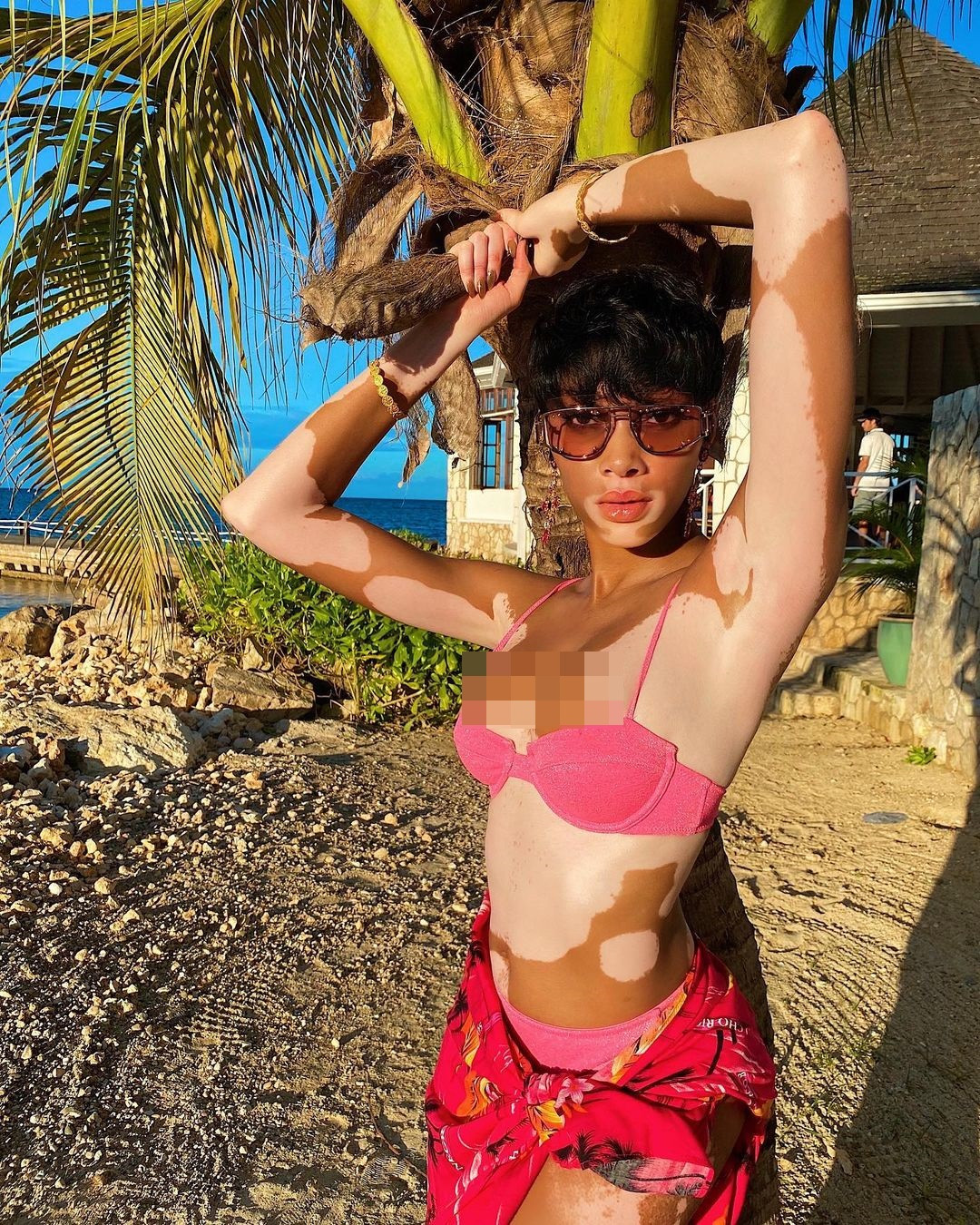 Winnie Harlow quyến rũ hút hồn giữa biển tuyệt đẹp ở Jamaica ảnh 3