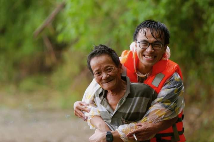 Hành trình 30 ngày băng rừng, lội lũ đồng hành cùng bà con miền Trung ảnh 3